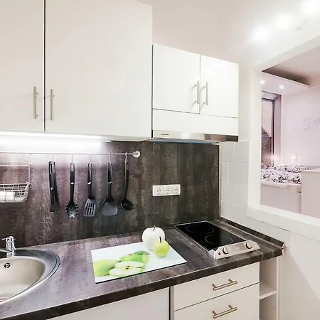 Free Parking, Quiet Design Flat In The Centre Apartment