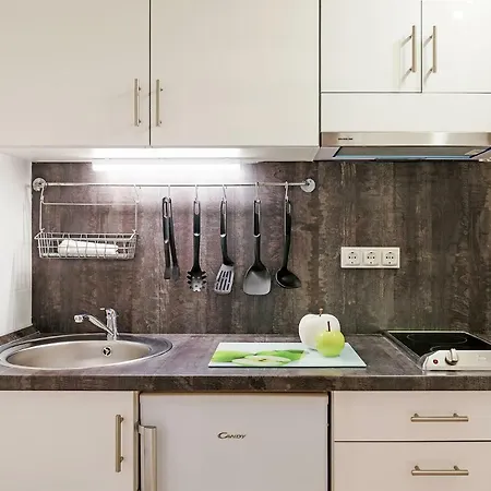 Free Parking, Quiet Design Flat In The Centre