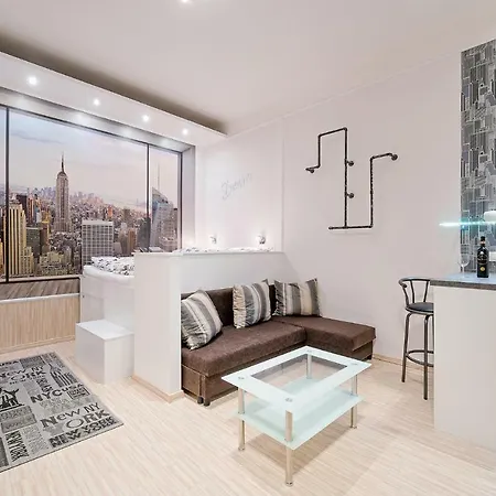 Free Parking, Quiet Design Flat In The Centre