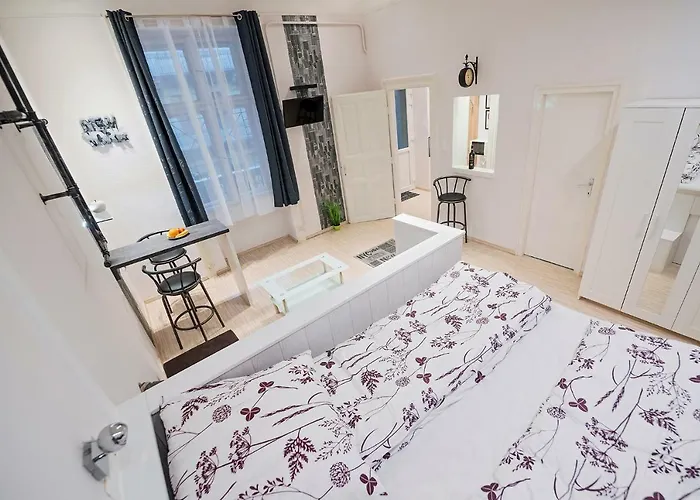 Free Parking, Quiet Design Flat In The Centre * Budapest