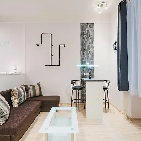 Free Parking, Quiet Design Flat In The Centre * Budapest
