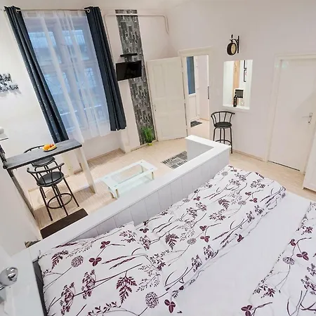 Free Parking, Quiet Design Flat In The Centre * Budapest
