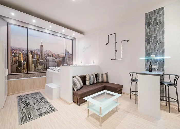 Free Parking, Quiet Design Flat In The Centre
